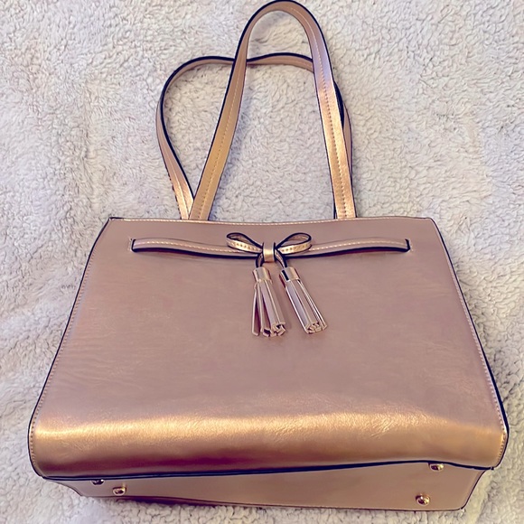 Champagne/Rose Gold tote bag with wristlet and strap to wear as a shoulder bag. - Picture 2 of 6